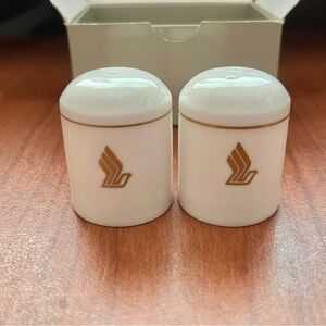Singapore Airlines salt pepper shakers